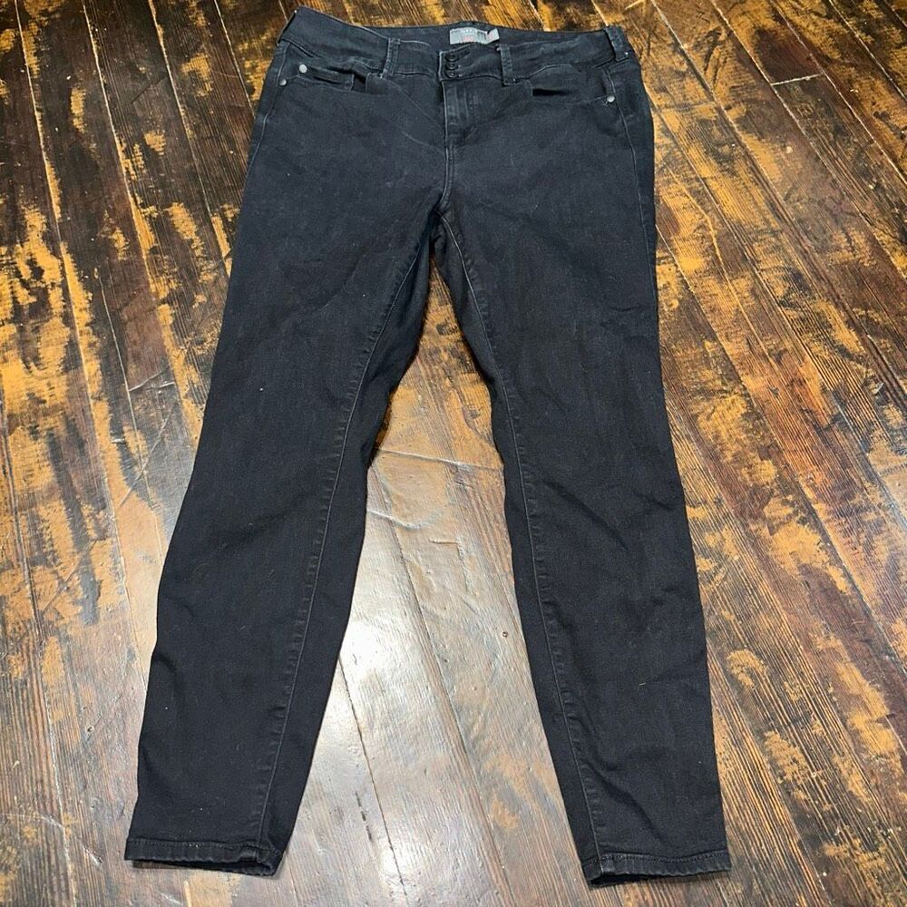 Torrid distressed black stretchy super soft size 16 jeggings